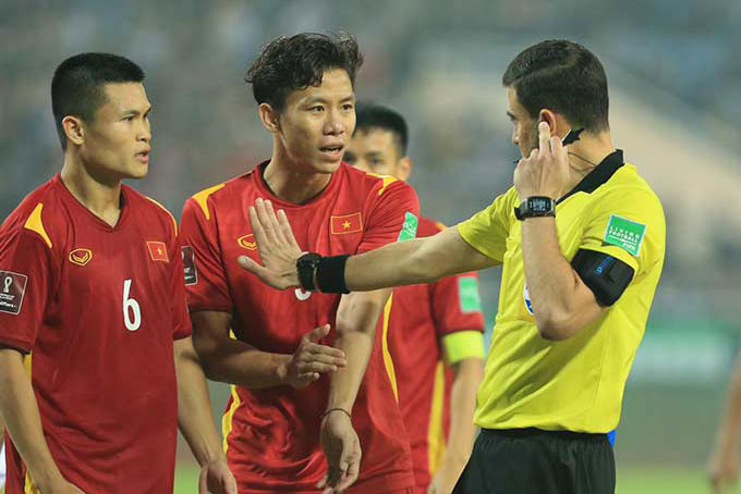 ĐT Việt Nam không được hưởng penalty trước ĐT Oman là đúng luật