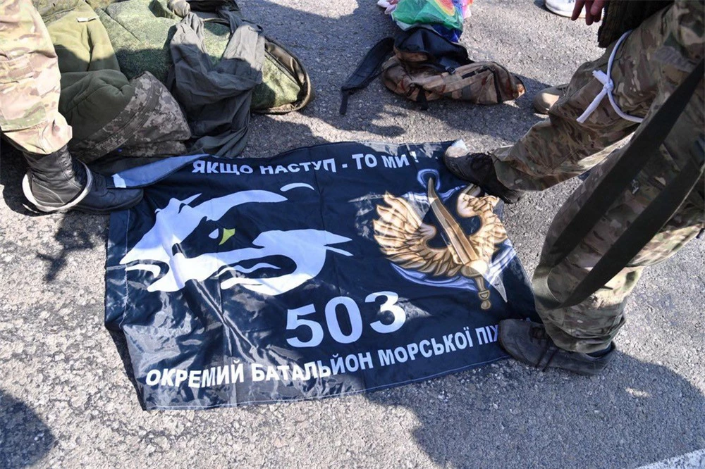 RIA: Phe thân Nga bắt nhóm tay súng Ukraine ở Mariupol - Thứ trong ba lô hé lộ nhiều điều! - Ảnh 2.