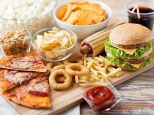 Người bệnh thiếu máu não nên kiêng ăn gì?