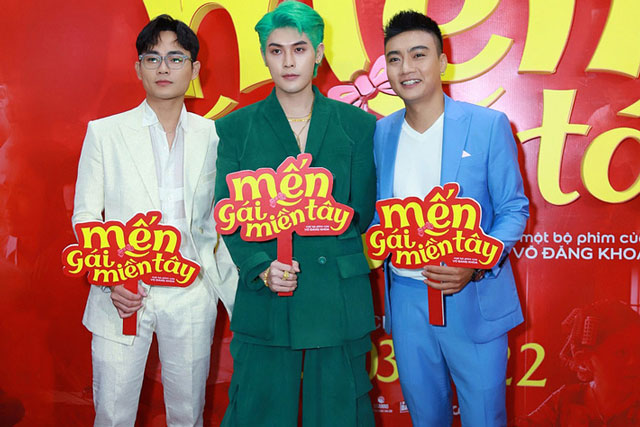 Dàn sao Việt "lòe loẹt" đổ bộ thảm đỏ ra mắt phim của con trai nuôi Hoài Linh, "vedette" Vũ Thu Phương chiếm spotlight với bộ váy rườm rà