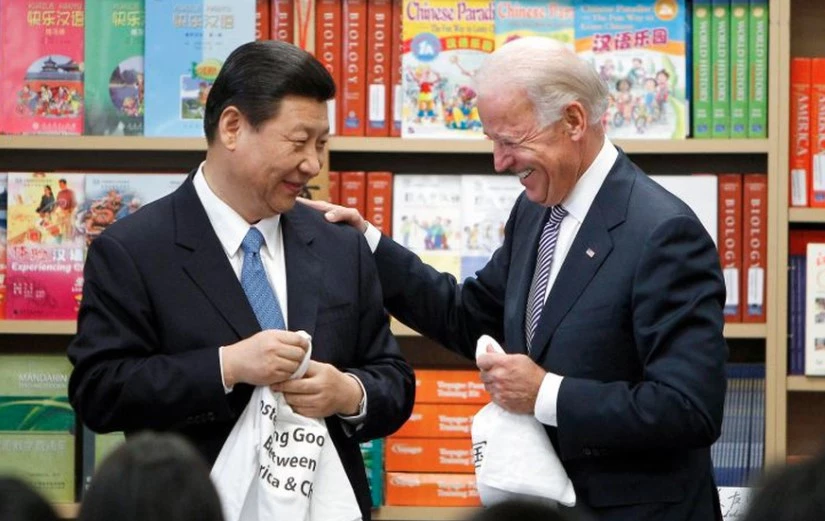 Ông Tập Cận Bình và Biden (phải).