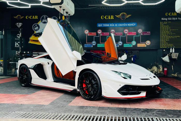 Lamborghini Aventador Roadster độ lên phiên bản SVJ tại Việt Nam