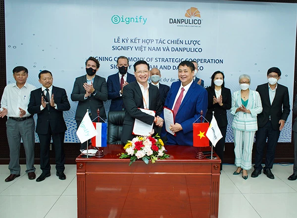 Ký kết hợp tác chiến lược giữa Công ty CP Chiếu sáng công cộng Đà Nẵng và Công ty Signify Việt Nam (thuộc Tập đoàn Signify – Hà Lan) 