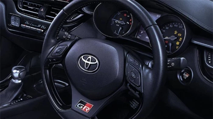 toyota c-hr hybrid gr sport ra mắt thái lan, giá 813 triệu đồng