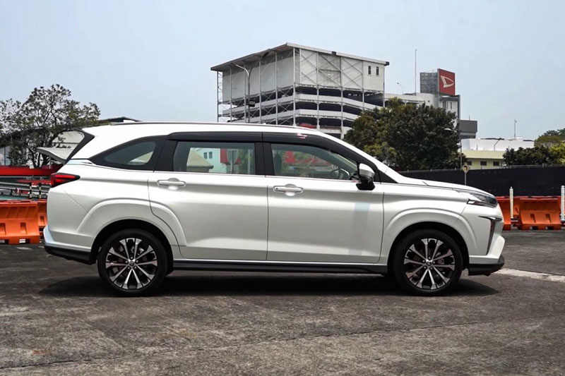 Giá lăn bánh Toyota Veloz Cross vừa ra mắt tại Việt Nam