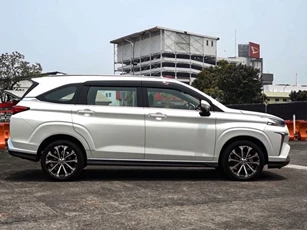 Giá lăn bánh Toyota Veloz Cross vừa ra mắt tại Việt Nam