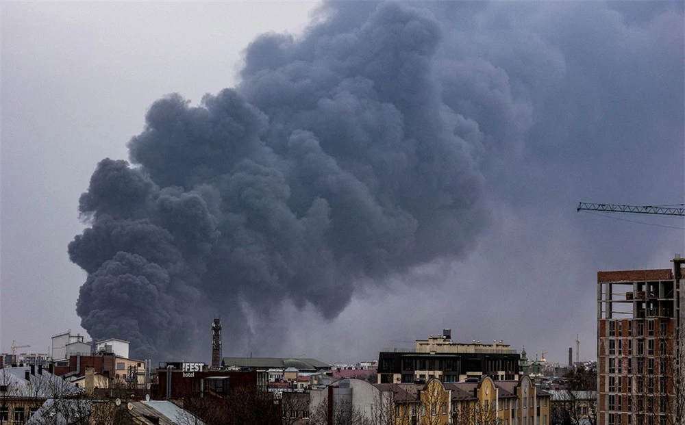CNN: Nga nã tên lửa dữ dội ở Lviv - Thiệt hại nặng, Ukraine khẩn cấp yêu cầu phòng không
