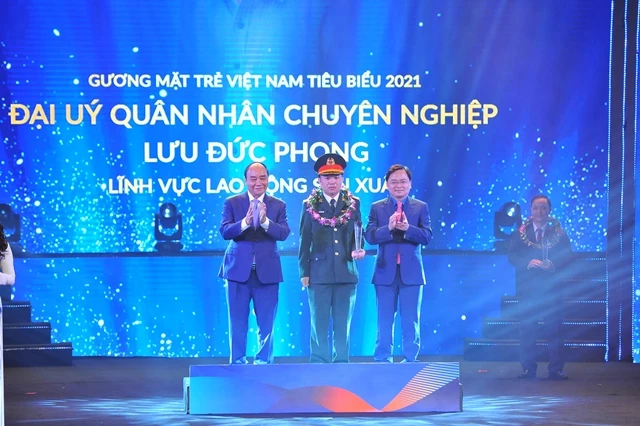 Tôn vinh các Gương mặt trẻ Việt Nam triển vọng năm 2021.