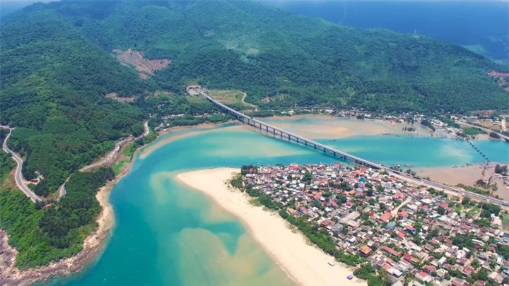 Điểm check-in đường tàu đẹp bậc nhất Việt Nam tọa lạc ở Huế nhưng ít ai để ý - 1