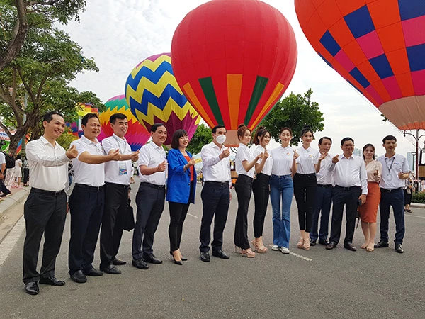 Và cùng "thả tim" cho Ngày hội khinh khí cầu bên sông Hàn