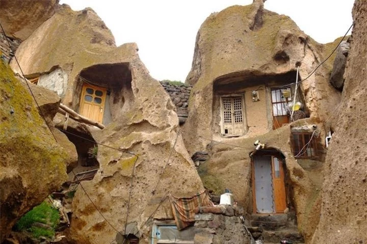 Vẻ kỳ thú của ngôi làng cổ 700 tuổi với những căn nhà xây trong núi đá - 5