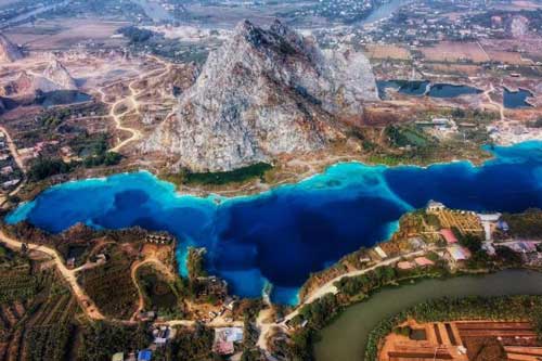 Ngất ngây ngắm sắc xanh biếc của hồ nước đẹp nhất nhì thành phố Cảng