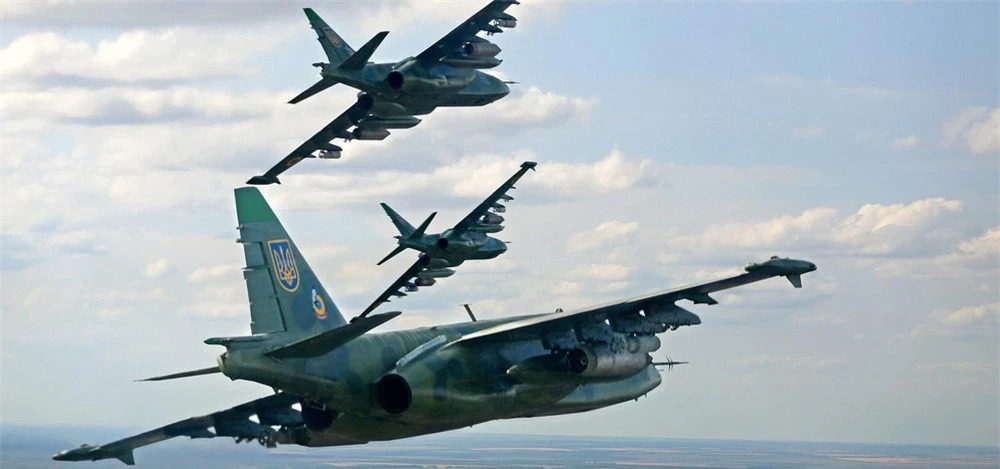 Chiến cơ Ukraine dụ máy bay Nga vào bẫy, hỏa lực ồ ạt nã ra từ 2 phía: Thiệt hại hàng loạt - Ảnh 1.