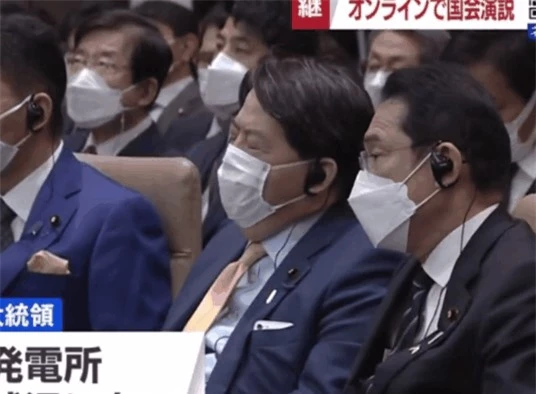 Ngoại trưởng Nhật bị coi là nỗi xấu hổ vì... ngáp dài khi nghe TT Ukraine phát biểu - Ảnh 2.