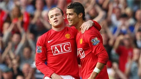 Rooney: 'Ronaldo rất khó chịu, Rio quá ngạo mạn'