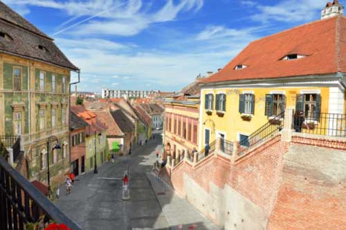 'Lạc lối' vào thị trấn với những ngôi nhà có mắt