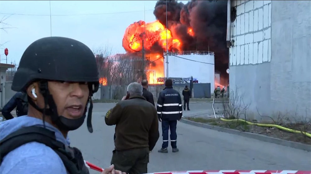 Toàn cảnh chiến sự trưa 28/03: Miền Tây Ukraine nóng rực, Nga nã tên lửa ồ ạt chưa từng có - Ảnh 4.