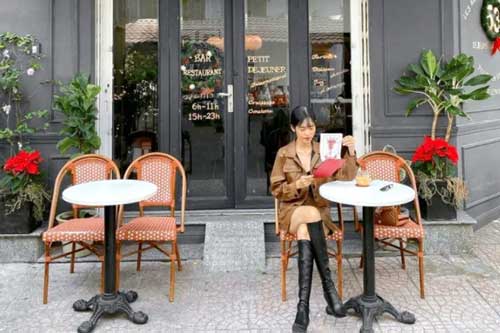 Check-in tại quán cà phê kiểu Âu ở TP.HCM