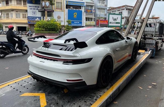 Siêu xe Porsche ông Đặng Lê Nguyên Vũ mới tậu: "Soán ngôi" Cường đô la, có điểm giống VF9