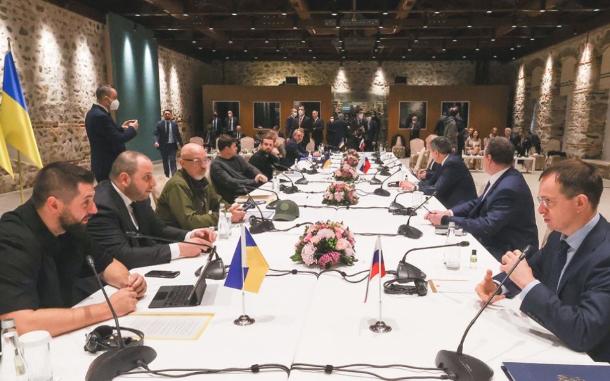 Trưởng đoàn đàm phán Nga: Ukraine nhượng bộ về Crimea, Donbass; Nga nhượng bộ về EU