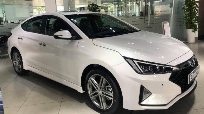 Khách mua Hyundai Elantra tháng 3/2022 tiết kiệm đến 126 triệu đồng