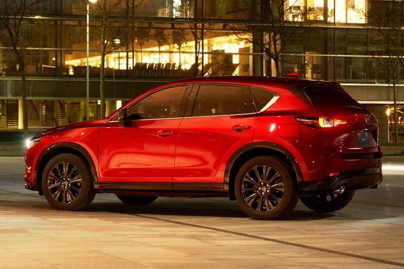 1. Mazda CX-5 2022 (giá khởi điểm: 25.900 USD).