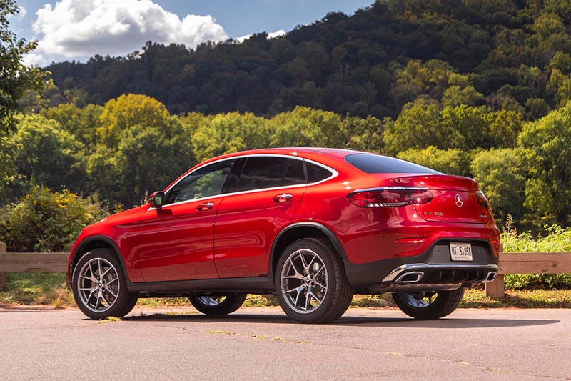 4. Mercedes-Benz GLC 300 4MATIC Coupe (giá khởi điểm: 52.500 USD).