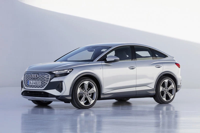 5. Audi Q4 Sportback e-tron (giá khởi điểm: 52.700 USD).