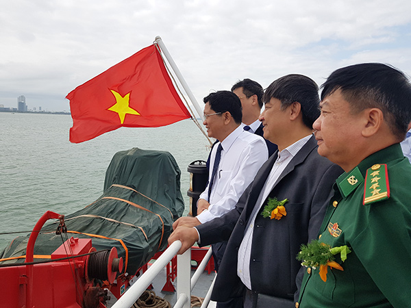 Tuyến vân tải thủy từ bờ ra đảo Đà Nẵng - Lý Sơn không chỉ là sản phẩm du lịch mới mà còn góp phần bảo vệ chuye quyền biển đảo