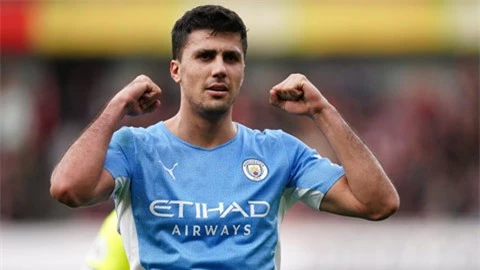 Man City giữ chân Rodri bằng lương khủng