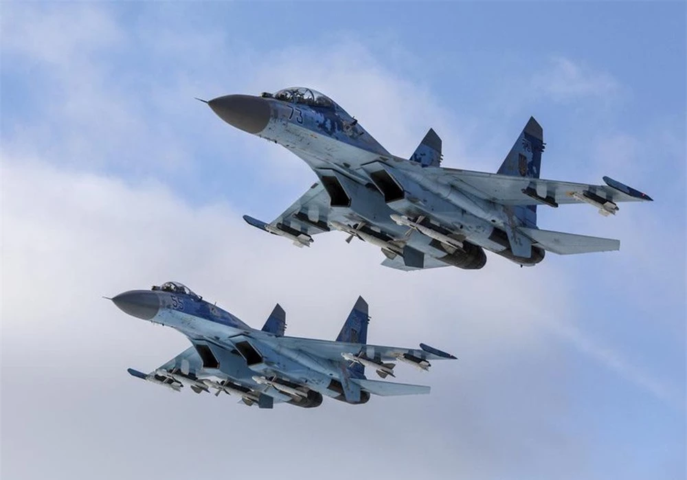 NYT: Cất cánh!, phi công Ukraine lao vút lên bầu trời - Trận chiến với quân Nga bắt đầu! - Ảnh 1.