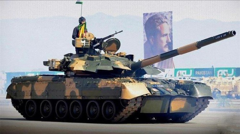 Nghịch lý: “Cái nôi sản xuất xe tăng”, Ukraine giờ đi xin cầu viện xe tăng của phương Tây - Ảnh 1.