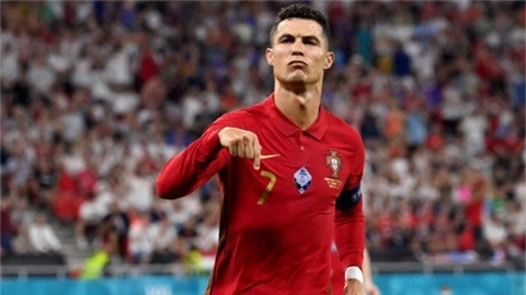Xavi từ chối đề nghị chiêu mộ Ronaldo của siêu cò Mendes