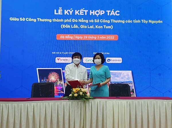 Lãnh đạo Sở Công Thương TP Đà Nẵng và Sử Công Thương tỉnh Goa Lai ký kết thỏa thuận hộ tác kết nối giao thương