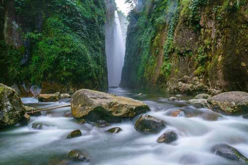 Chiêm ngưỡng thác Rồng hùng vĩ - 'viên ngọc thô' ít người biết đến ở Lào Cai