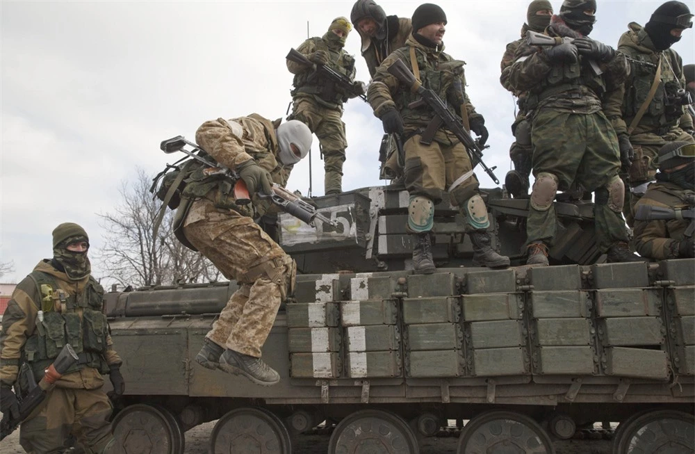 Mê hồn trận bủa giăng ở Ukraine: Chỉ Đông rồi lại đánh Tây, rốt cuộc Nga toan tính gì? - Ảnh 2.