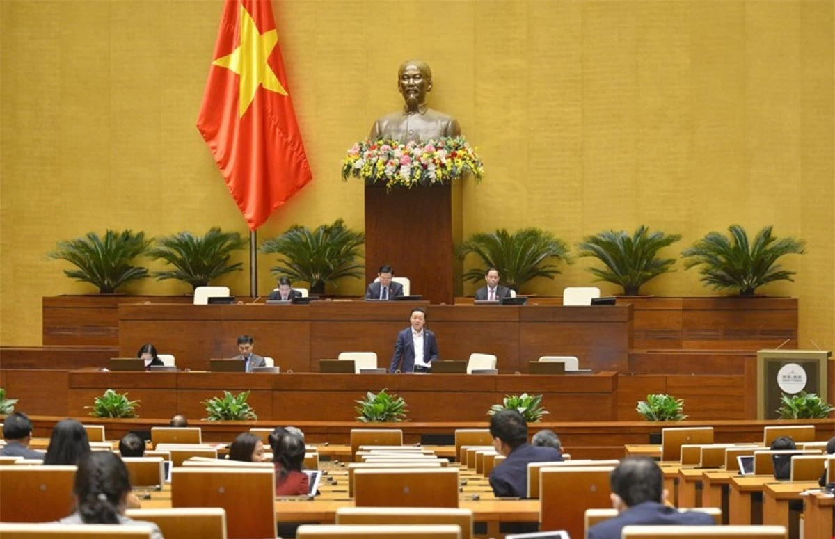 Bộ trưởng Trần Hồng Hà trả lời chất vấn