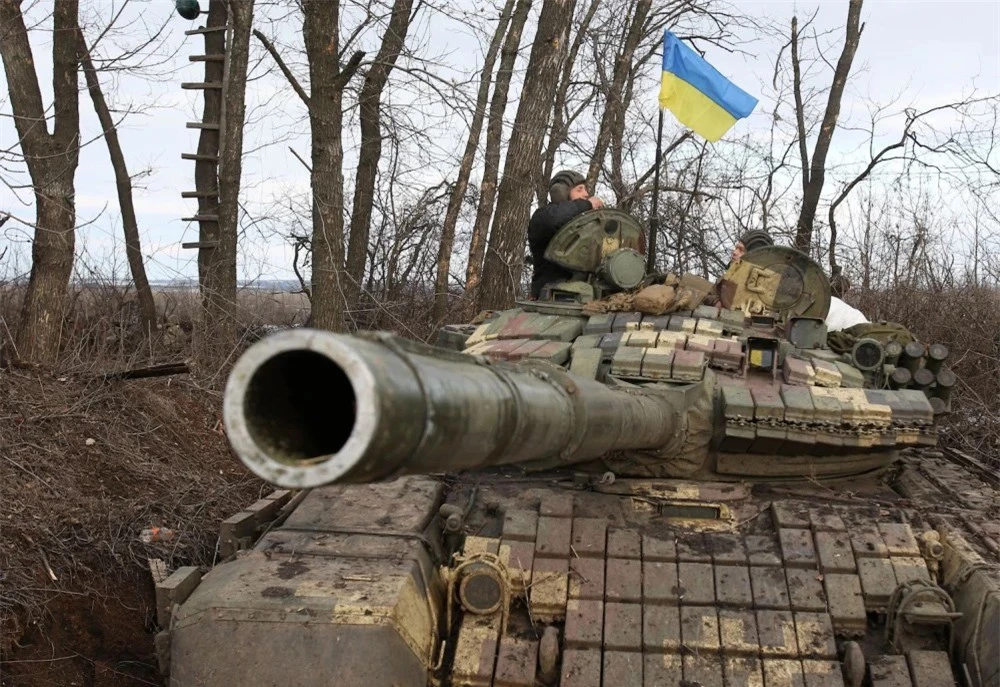 Tuyên bố rút khỏi Kiev, Nga tính kế điệu hổ ly sơn: QĐ Ukraine đến Donbass sẽ mắc mưu? - Ảnh 2.