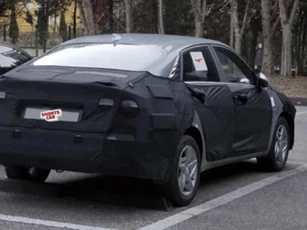 Hyundai Accent 2023 tiếp tục lộ diện, chia sẻ thiết kế từ Elantra