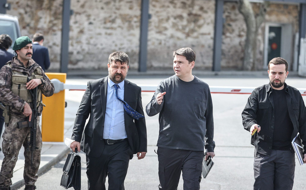 Phái đoàn Ukraine được dặn "không ăn, không uống" trong khi đàm phán với Nga tại Istanbul