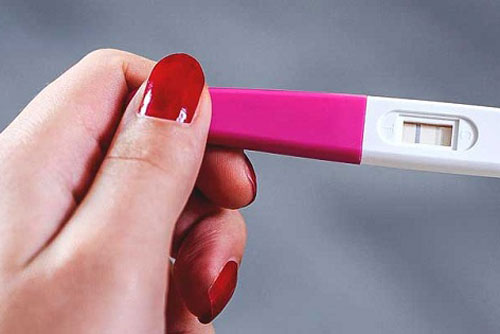 Thấy que thử thai trong sọt rác, tôi hớn hở hỏi vợ thì cô ấy tiết lộ một chuyện khiến tôi thót tim