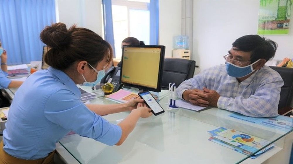 Đắk Nông: Khuyến khích khách hàng tăng cường sử dụng dịch vụ điện trực tuyến