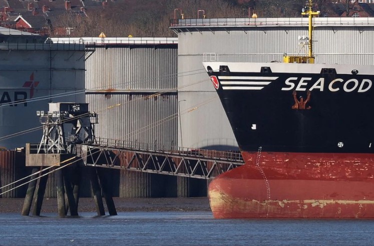 Dầu của Nga ế hàng do lệnh trừng phạt, nhưng lại là món hời với những khách hàng đặc biệt