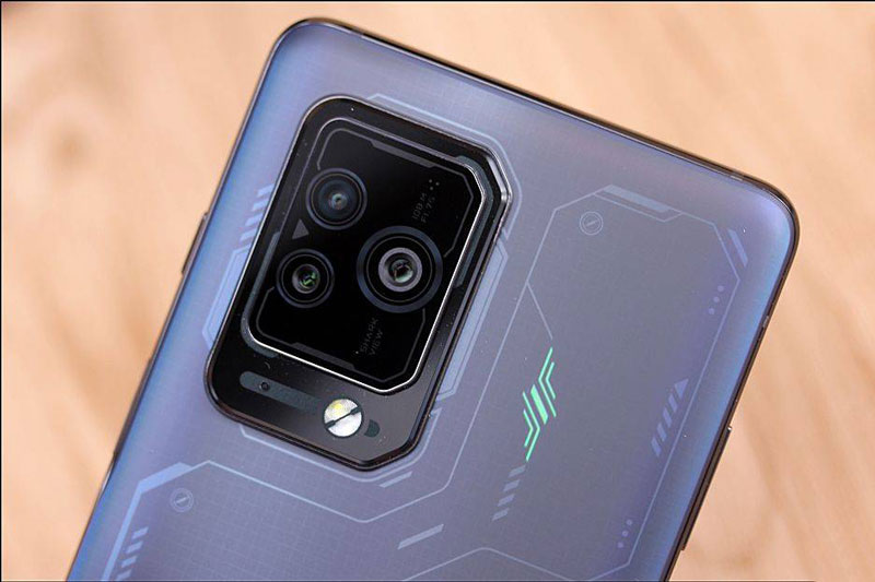 Smartphone chip Snapdragon 8 Gen 1, RAM 16 GB, sạc 120W, giá hấp dẫn