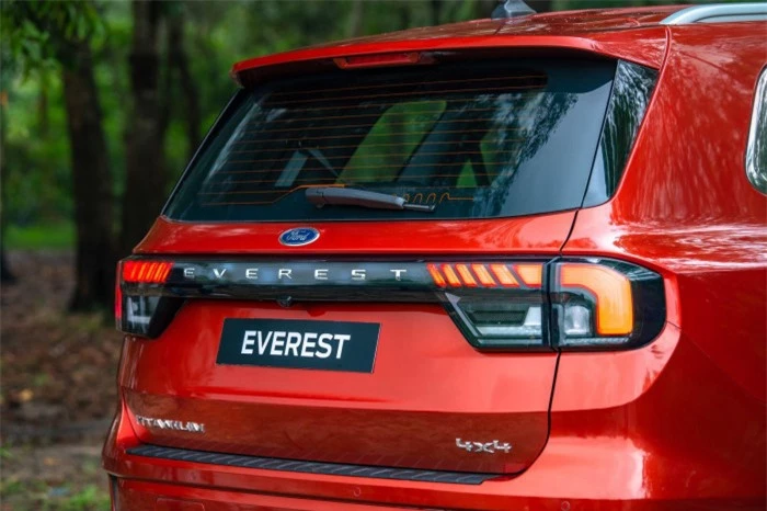 ford everest 2022 ra mắt tại thái lan, giá từ 998 triệu đồng