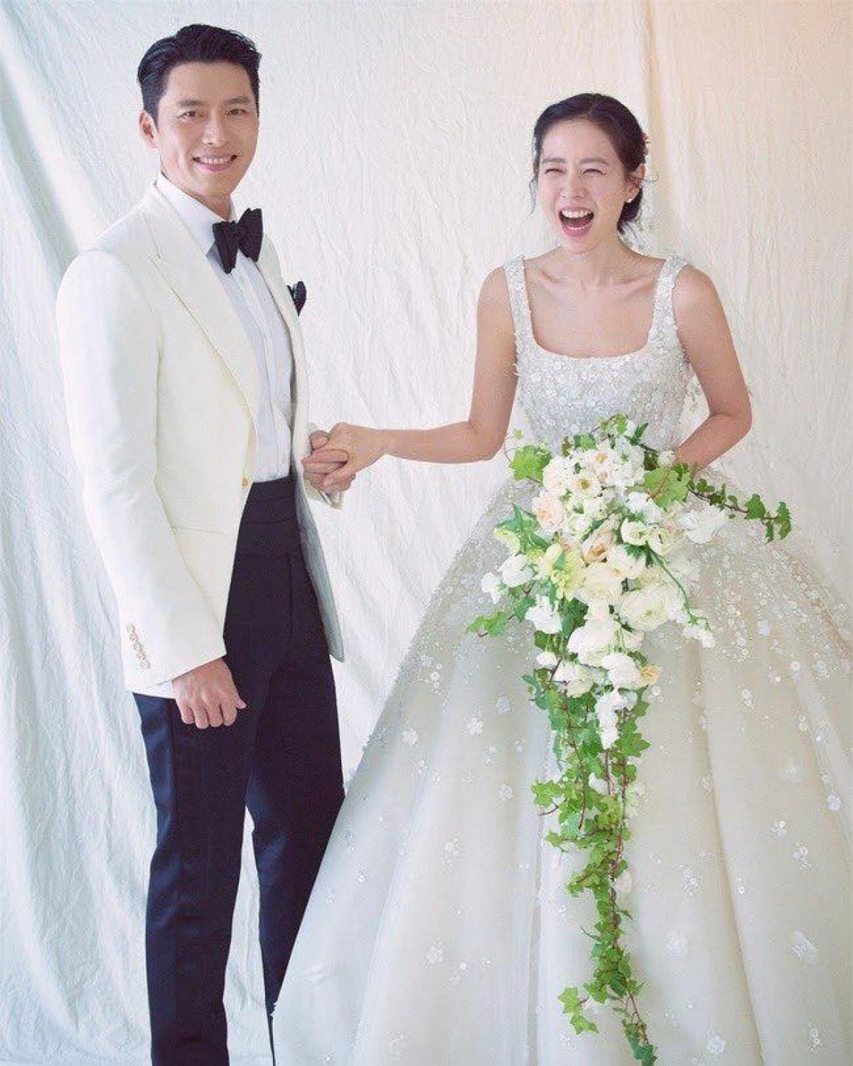 Ảnh cưới chính thức của cặp đôi Hyun Bin - Son Ye Jin.