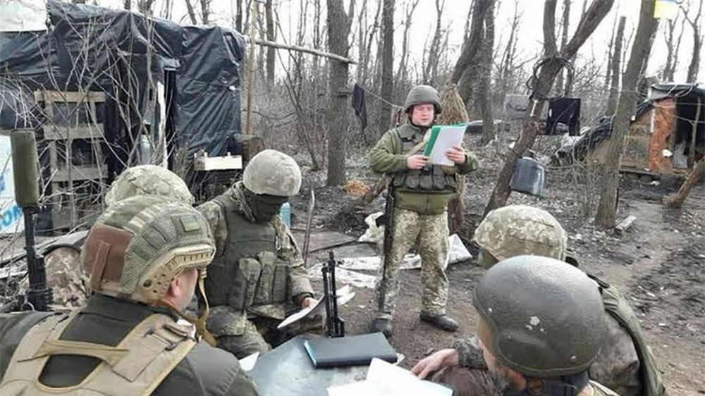 Topwar: Lực lượng Nga trút hỏa lực dọn bãi - Bắt đầu đếm ngược giờ nổ súng ở Donbass? - Ảnh 5.