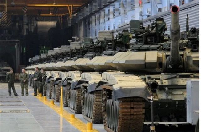 Ukraine: Nhà máy sản xuất xe tăng lớn nhất ở Nga thiếu phụ tùng, Moscow đã ngấm đòn? - Ảnh 1.