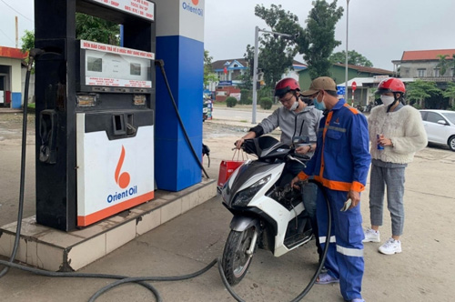 Giảm thuế bảo vệ môi trường 2.000 đồng/lít xăng từ ngày 1/4
