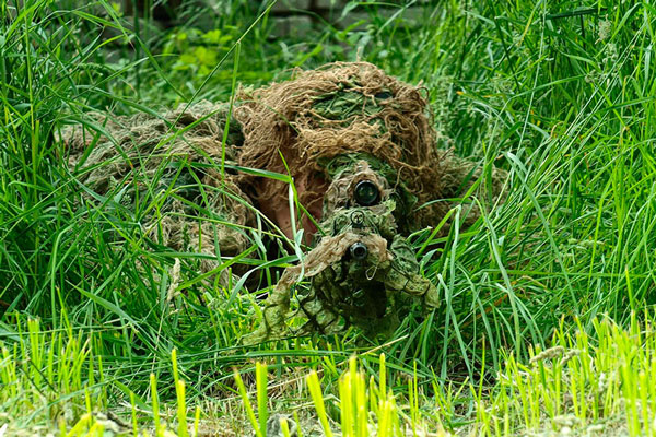 UNIAN: Lính bắn tỉa Ukraine chặn đứng đoàn xe quân sự bằng 1 phát bắn, bắt giữ sĩ quan Nga